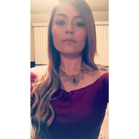 Meet your Posher, Claudia - Picture 1 of 1